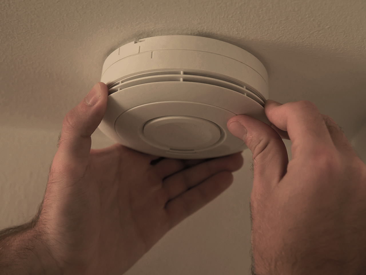 Resetting the Smoke Alarm after Replacing the Battery插图4