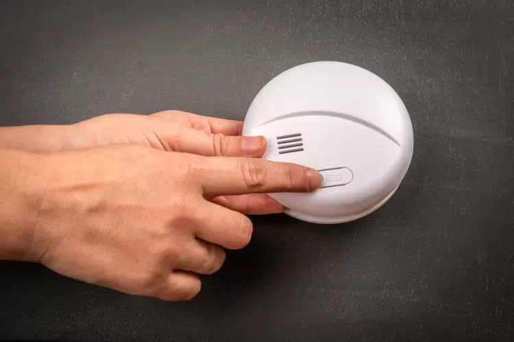 Why Does a Smoke Alarm Chirp?  Troubleshooting Tips插图1