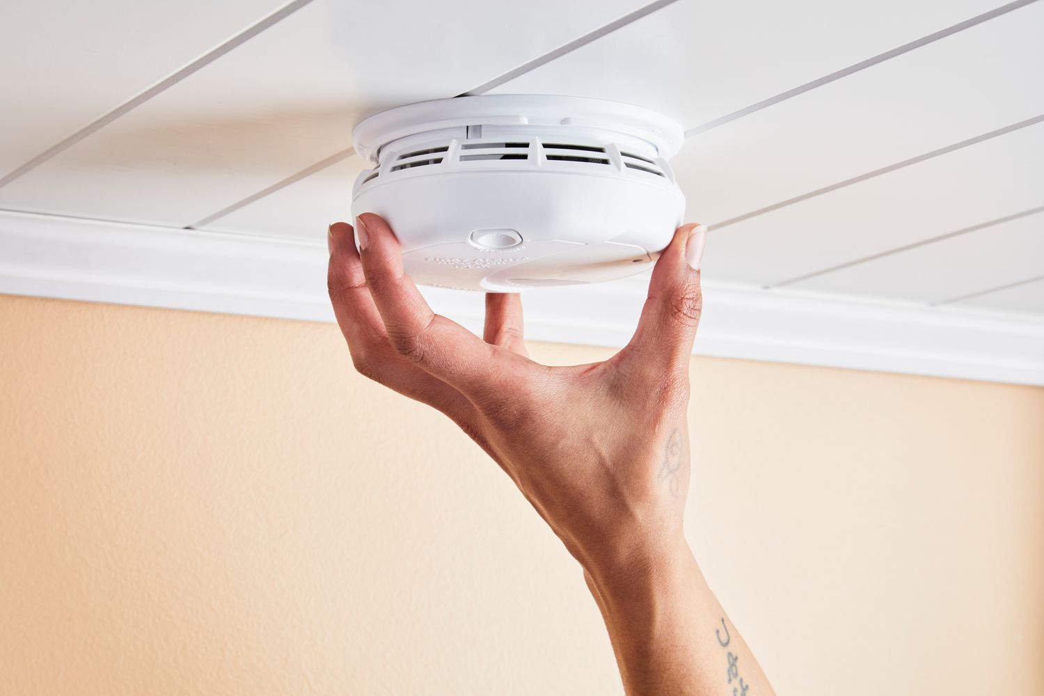 Understanding Why Smoke Alarms Keep Going Off插图1