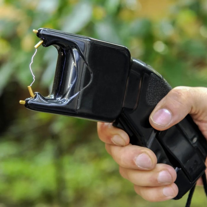 Comparing Stun Gun Voltage: Which Is Right for Self-Defense?插图3 stun gun voltage