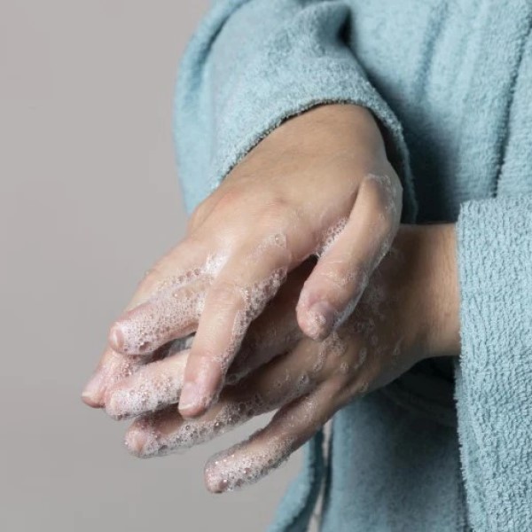 how to stop pepper spray burn on skin